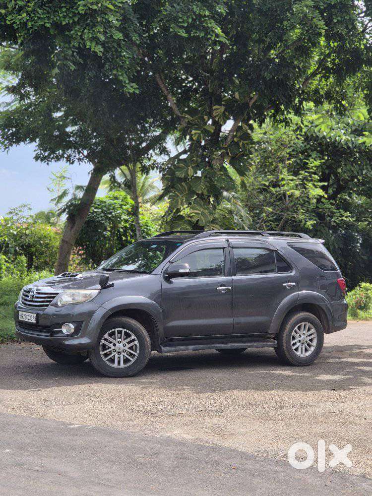 Toyota Fortuner 4x4 Manual Limited Edition, 2015, Diesel