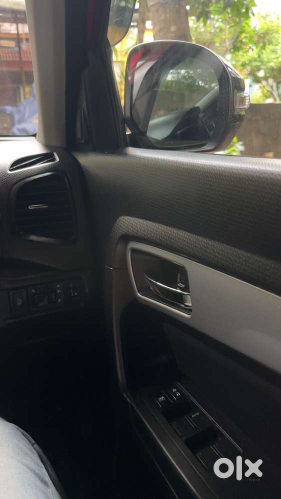 Marutisuzuki Brezza Zxi Automatic Smart Hybrid Red Dual Tone Choice No