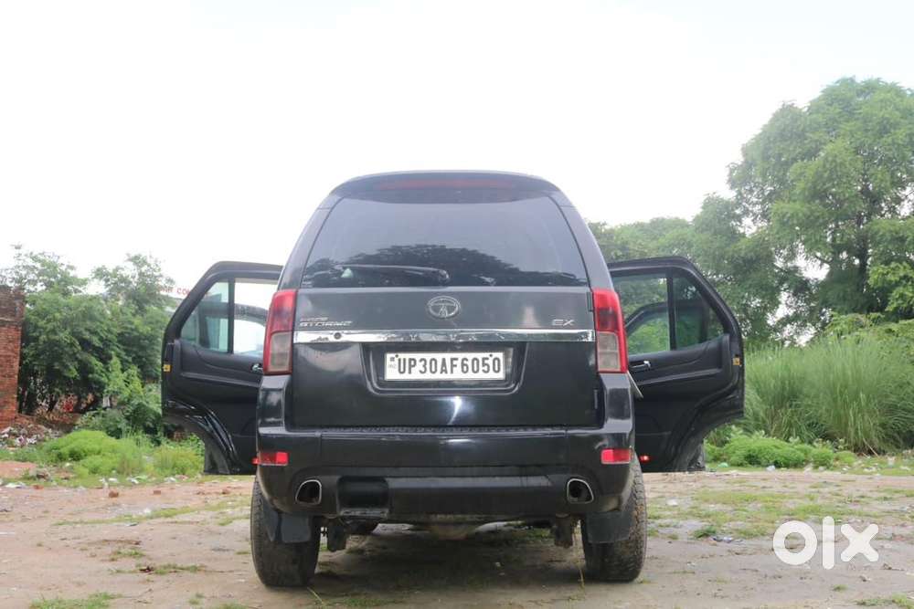 Tata Safari Storme Black Color
