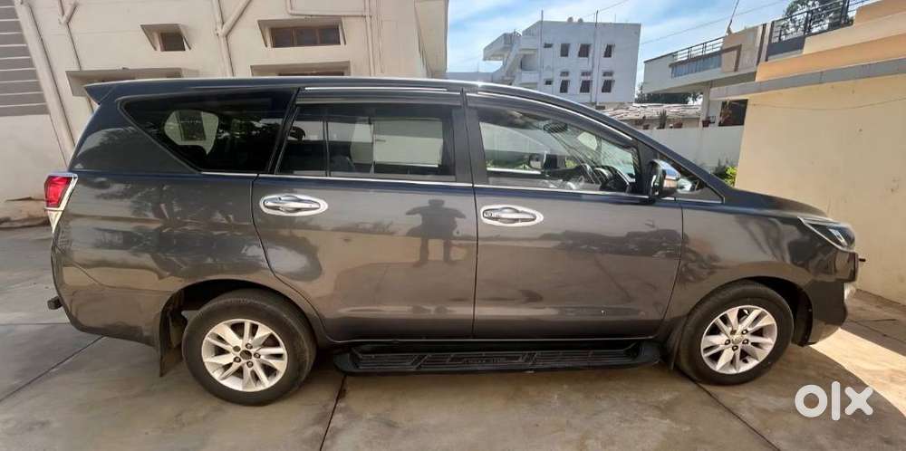 Toyota Innova Crysta 2.4 V 8 Str, 2017, Diesel