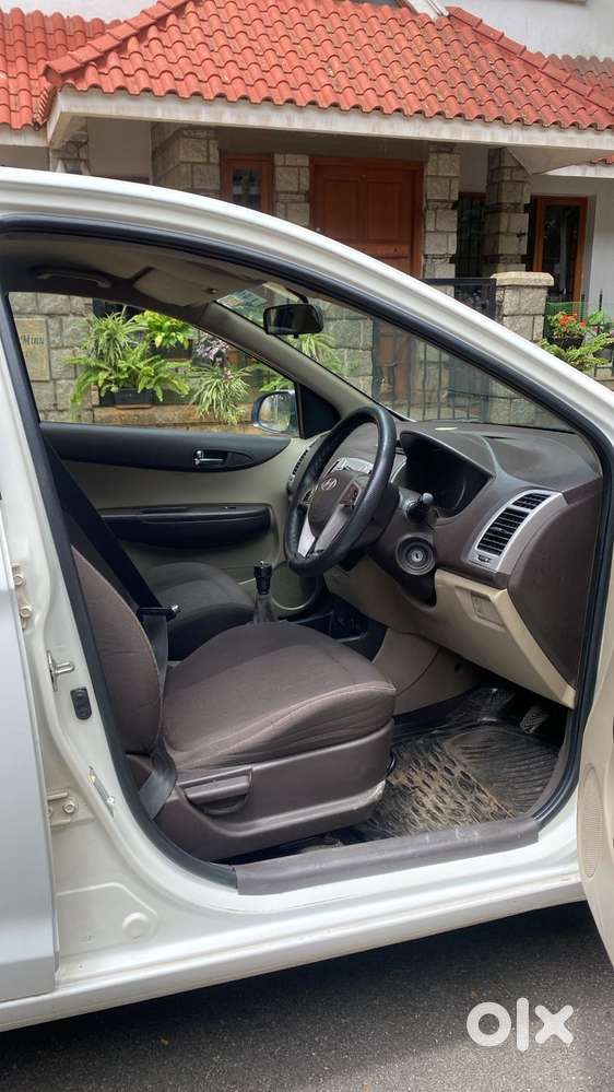 Hyundai I20 2010-2012 1.4 Asta At With Avn, 2011, Petrol