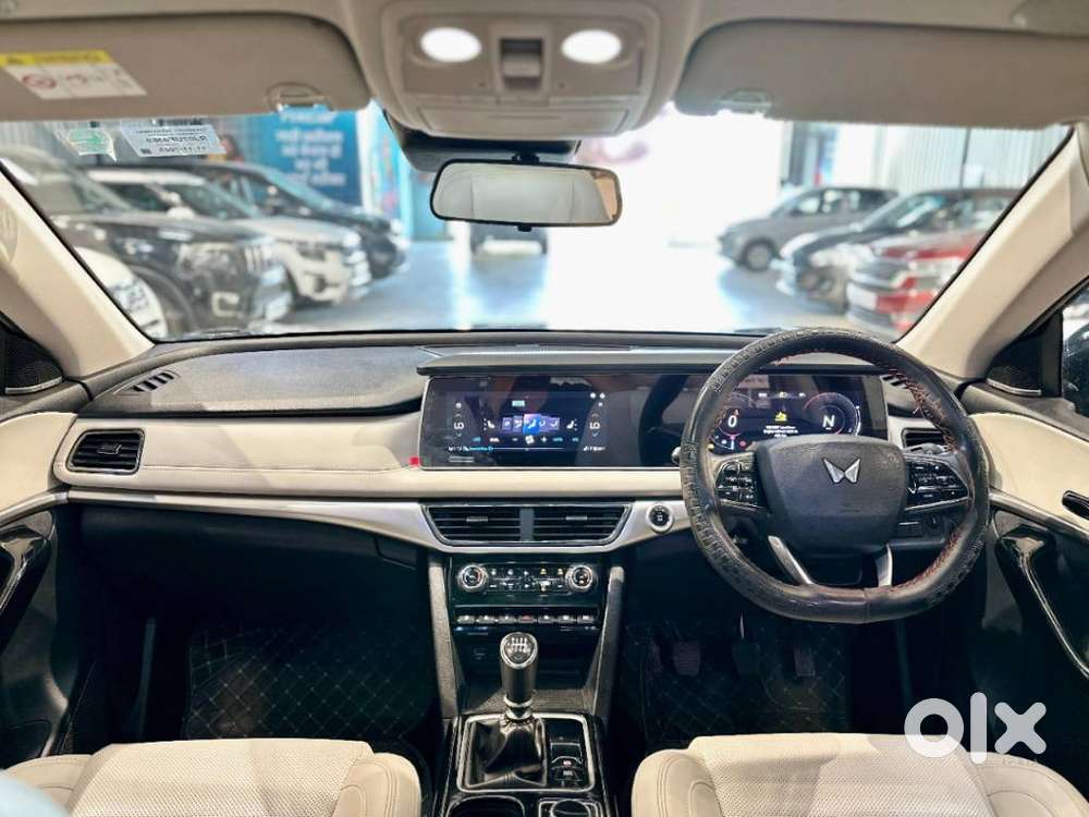 Mahindra Xuv700 2.2 Ax 7 Diesel Mt Luxury Pack Str, 2025, Diesel
