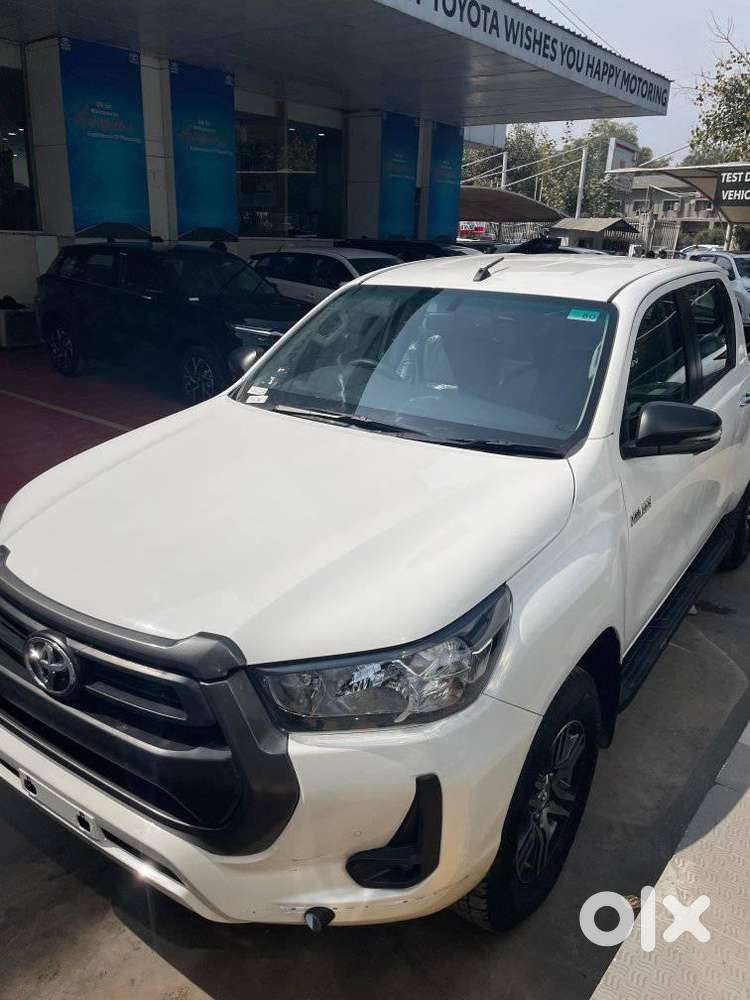 Toyota Hilux 2.8 Std 4x4, 2025, Diesel