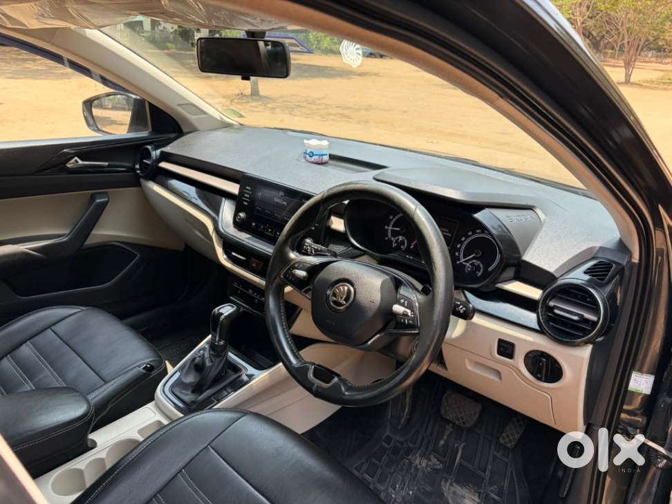 Skoda Slavia Ambition 1.0l Tsi At, 2023, Petrol