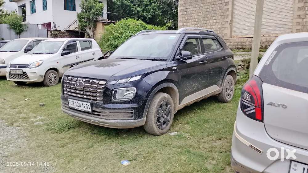 Hyundai Venue 7900 Km Driven