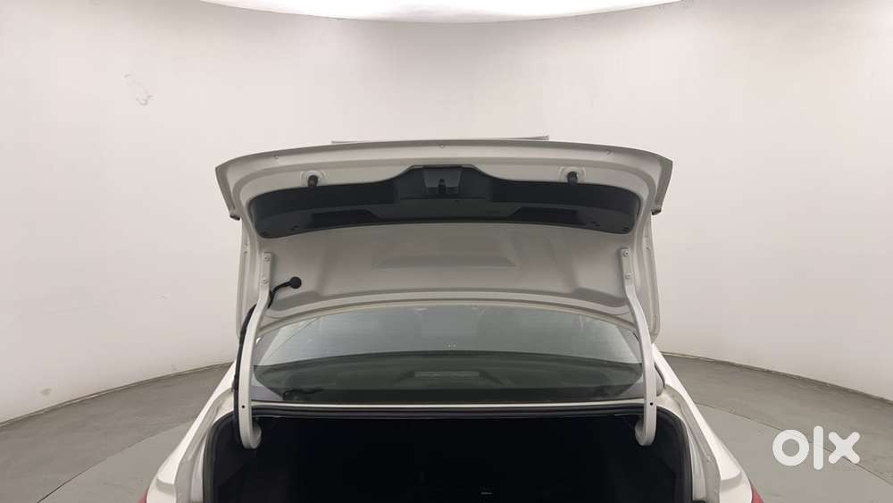 Skoda Slavia Style 1.0l Tsi At, 2023, Petrol