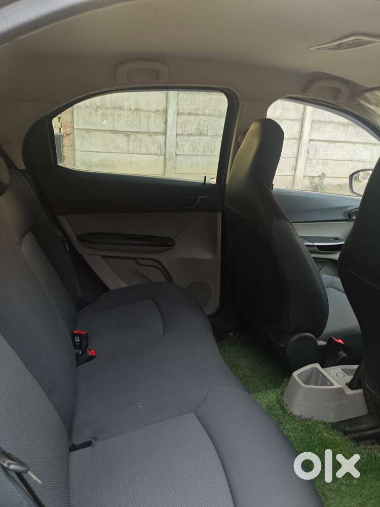 Tata Tiago, 2017, Petrol