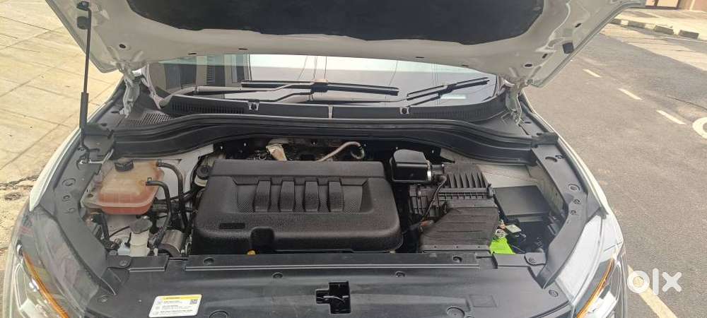 Mahindra Xuv700 2.2 Ax 7 Diesel Mt Luxury Pack Str, 2022, Diesel