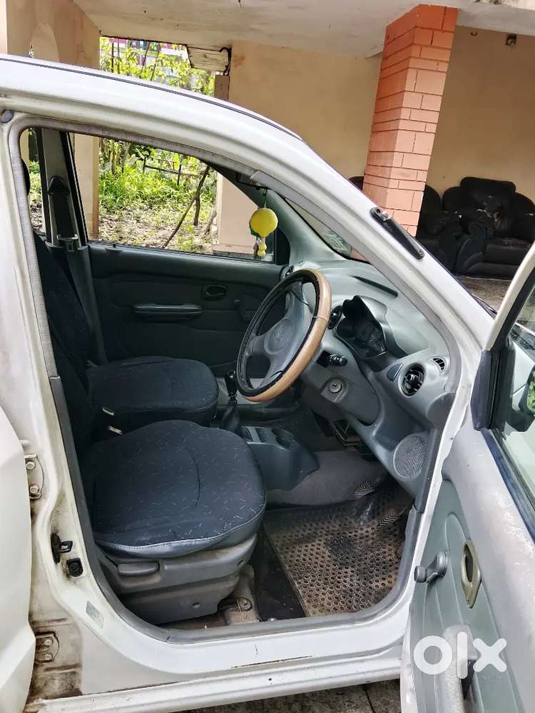 Hyundai Santro 2003, കഴിഞ്ഞ 13 വർഷങ്ങളായി ഡോക്ടറുടെ ഉപയോഗത്തിലുള്ളത്.
