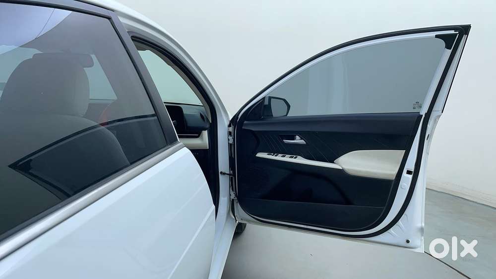 Hyundai Verna 1.5 Sx Petrol Mt, 2023, Petrol