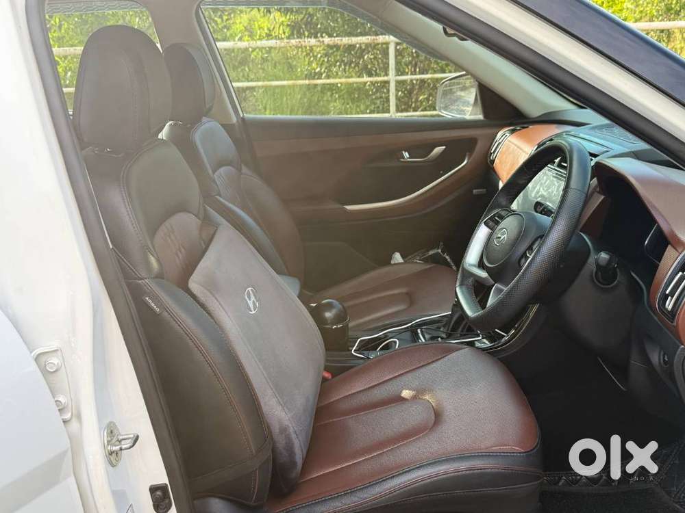 Hyundai Alcazar Platinum 2.0 Petrol Manual &ndash; 2022 Model