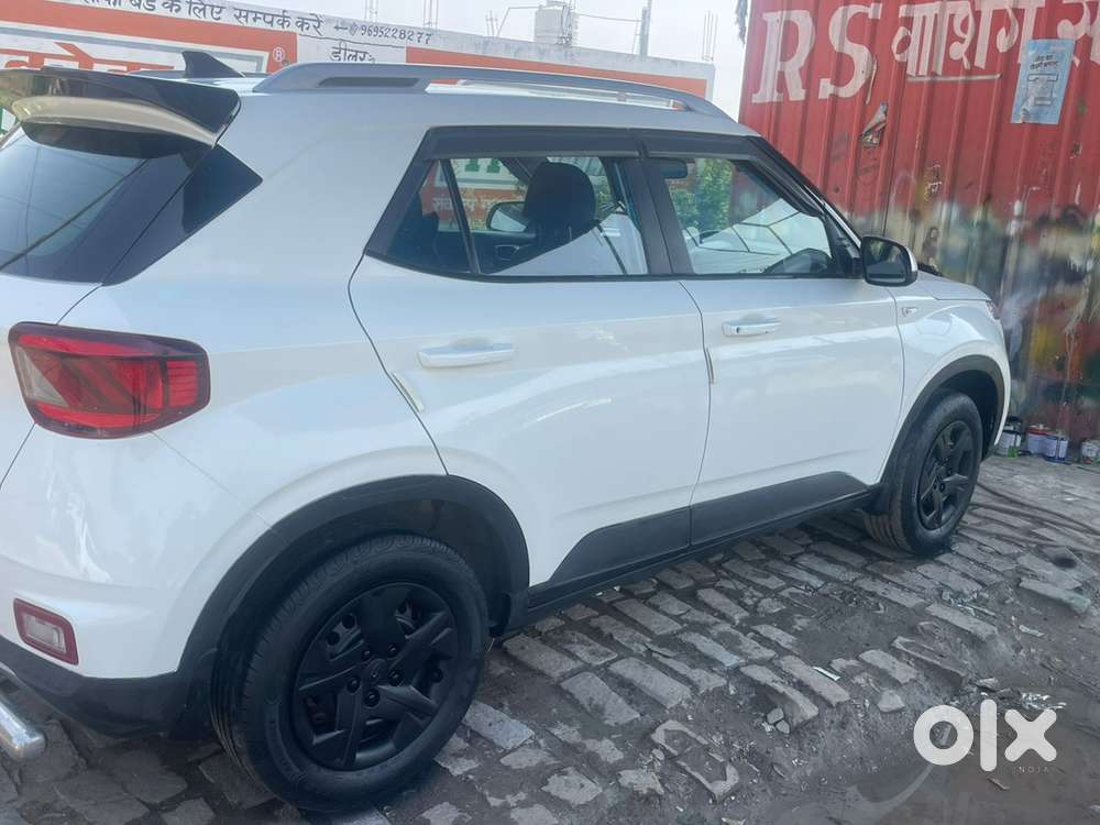 Hyundai Venue Hybrid 2020 Car