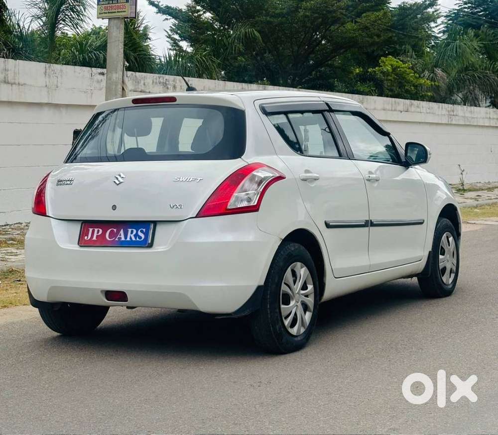 Maruti Suzuki Swift Vxi + Manual, 2017, Petrol