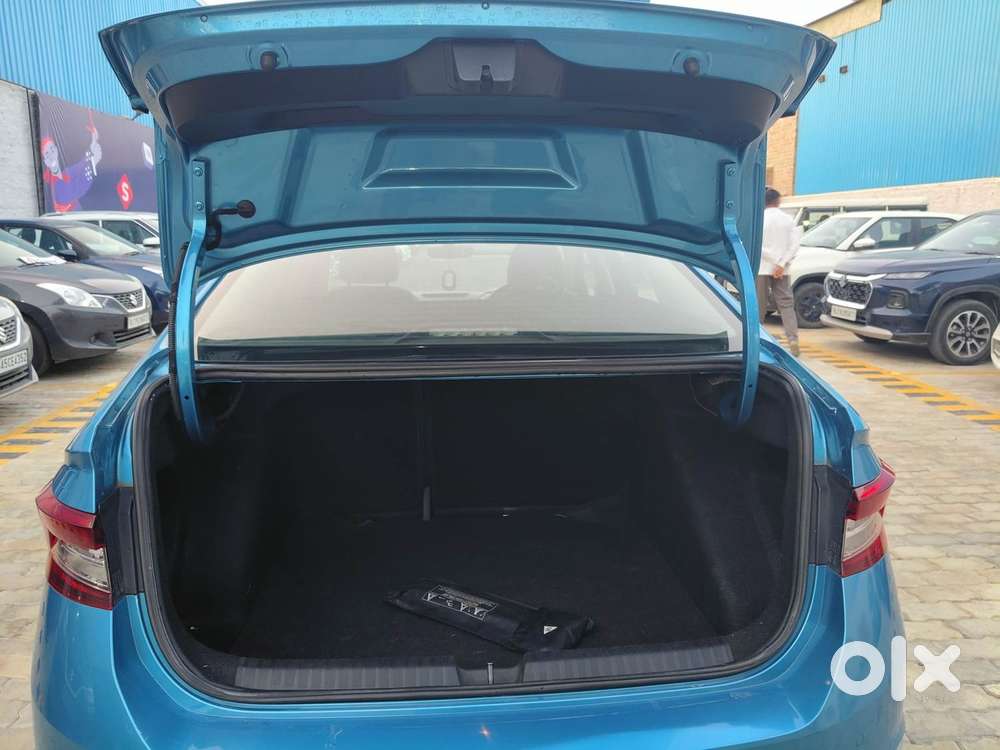 Skoda Slavia Style 1.0l Tsi At, 2022, Petrol