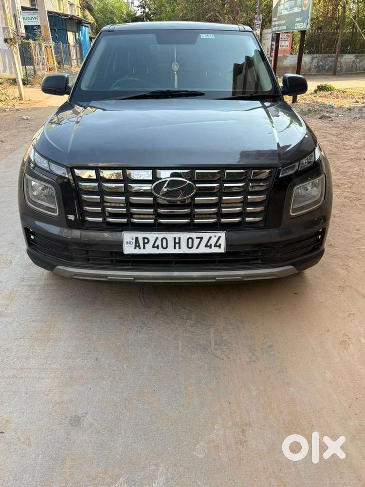 Hyundai Venue 2023 Petrol Well Maintained