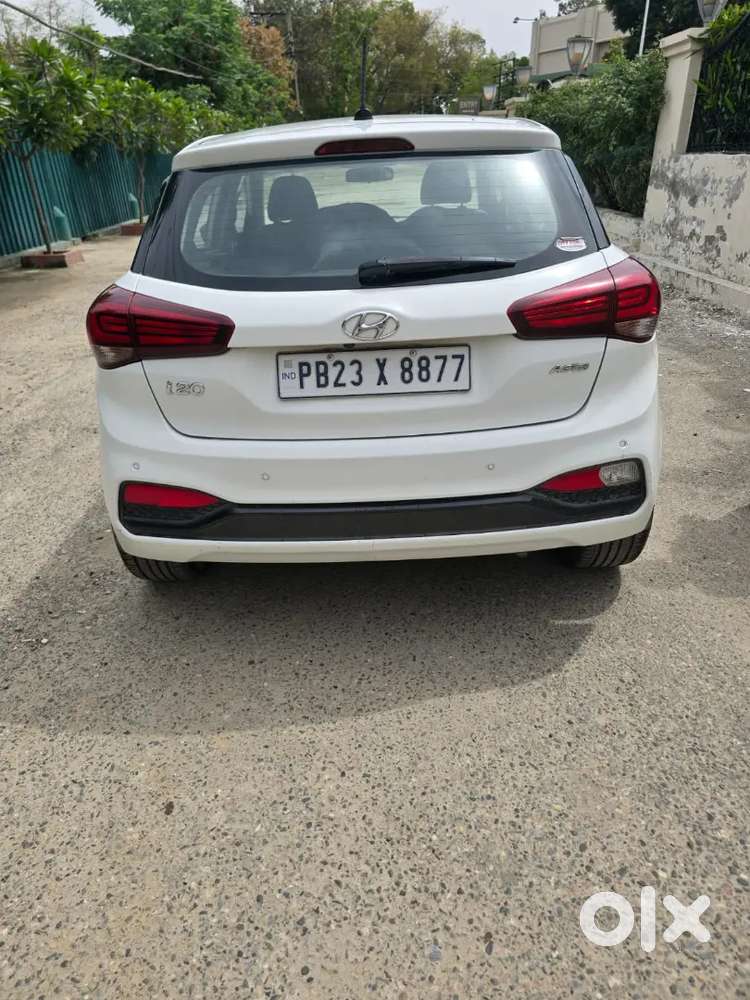Hyundai I20 Petrol Best In Class 100%genuie Car Less Driven .