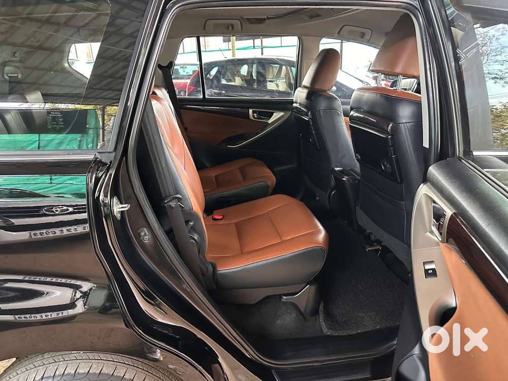 Toyota Innova Crysta 2.8 Zx At 7 Seater, 2017, Diesel