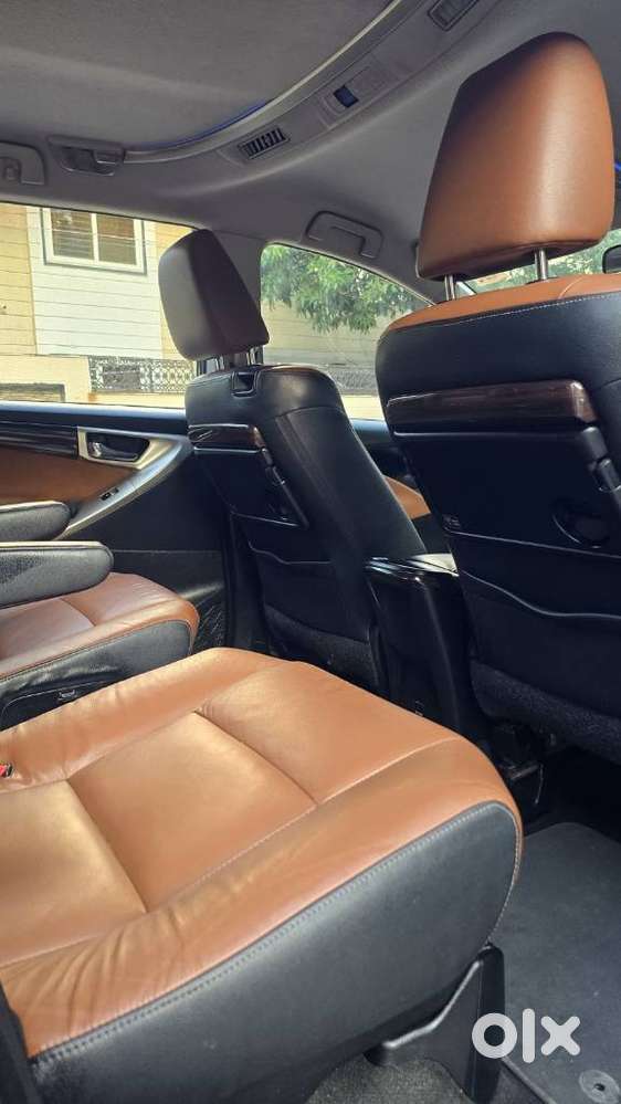 Toyota Innova Crysta 2.8z Automatic, 2016