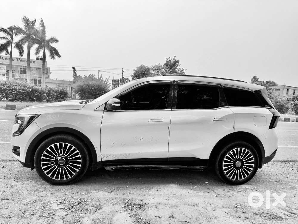 2023 Mahindra Xuv 700 Ax5 Diesel Auto 50,793km