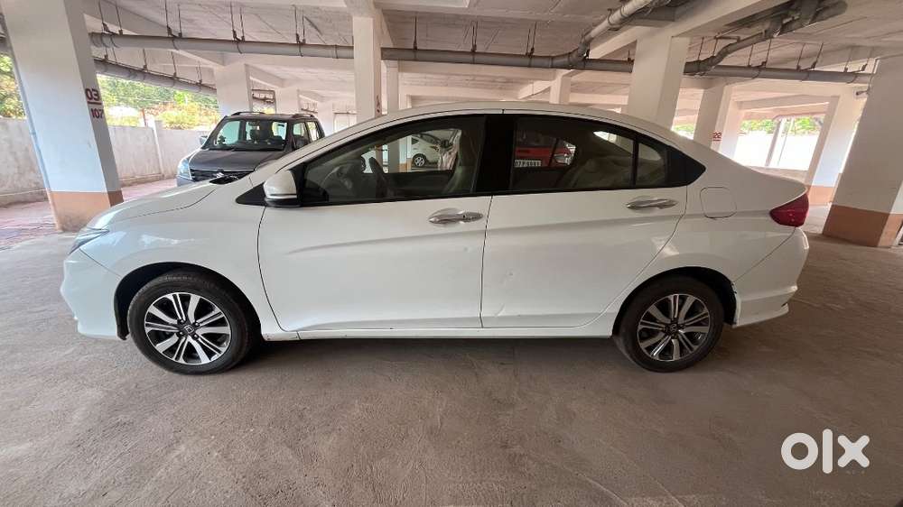 Honda City (i-vtech) Pearl White Color