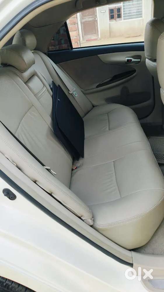 Toyota Corolla Altis 2011