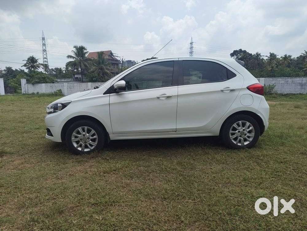Tata Tiago 1.2 Revotron Xza, 2018, Petrol