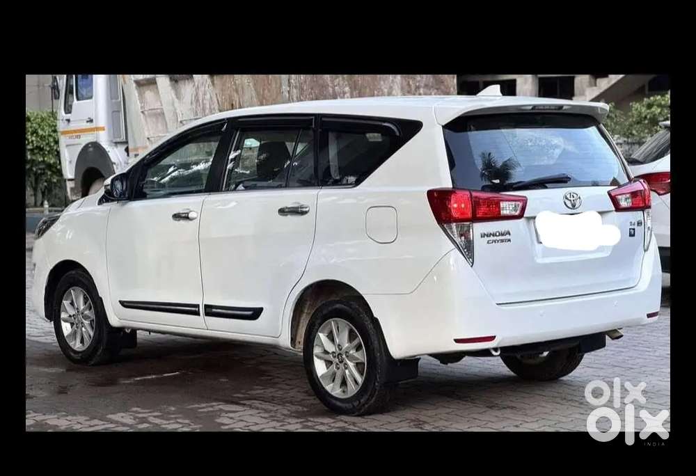 Toyota Innova Crysta 2.4v (2017)- Diesel