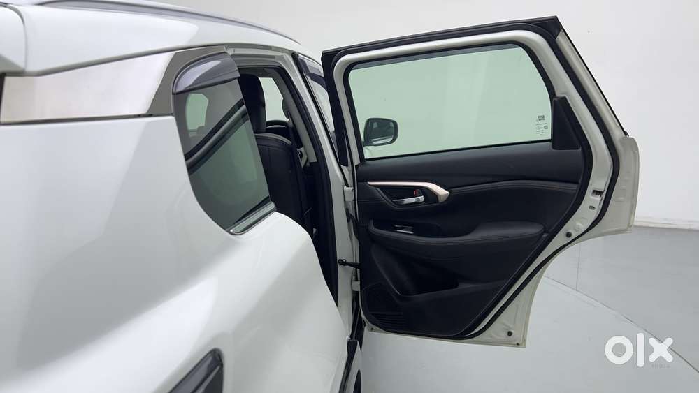 Maruti Suzuki Grand Vitara 1.5 Zeta Plus Intelligent Hybrid Ecvt, 20..