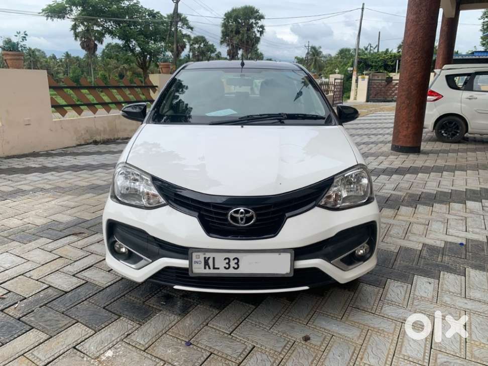 Toyota Etios Liva V Dual Tone, 2019, Petrol
