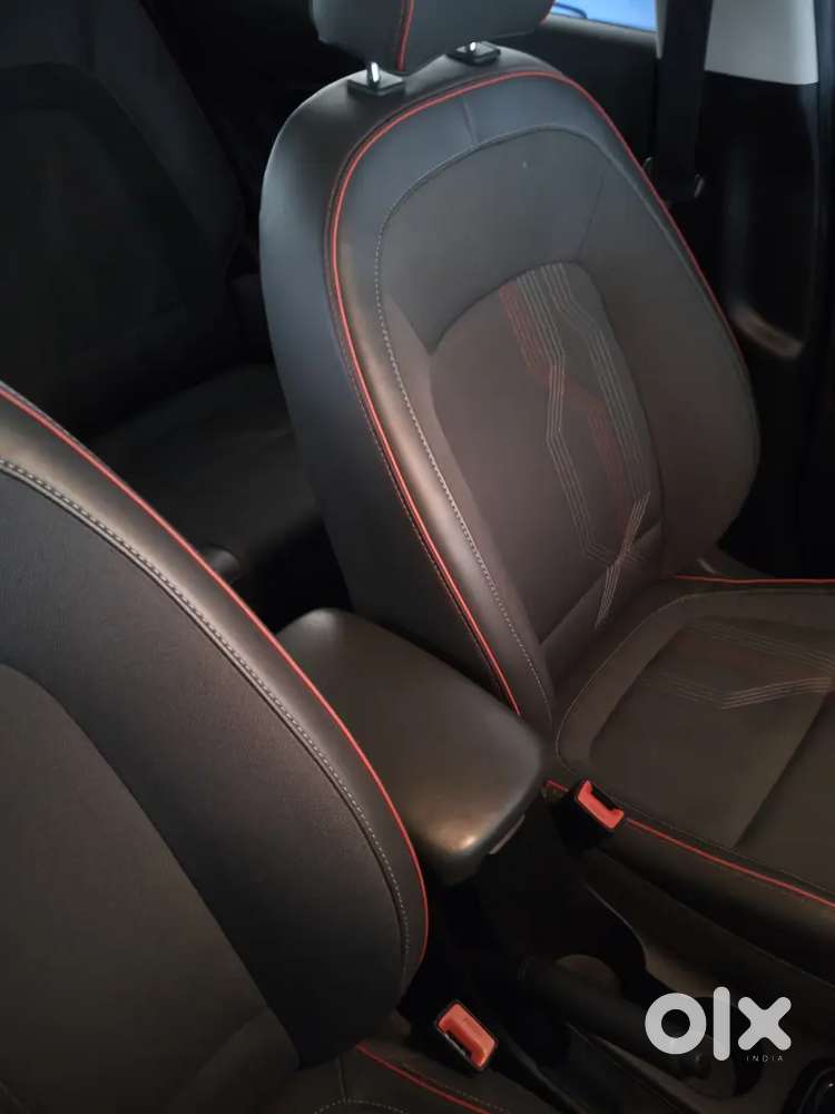 Hyundai Venue Sx 1.0 Ltr Petrol Mt Dual Tone