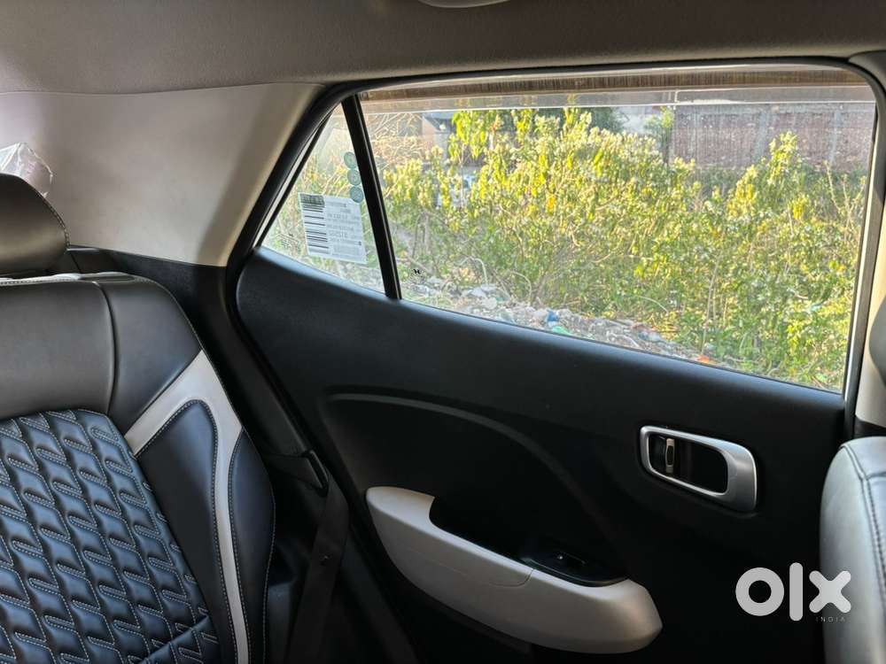 Hyundai Venue 2023 Petrol 19000 Km Driven