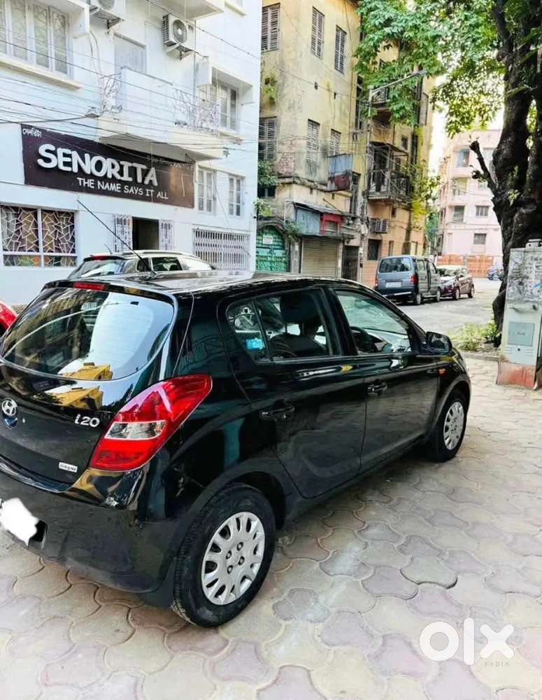Hyundai I20 Magna Petrol  50,000 Km  Black  ₹2.6 Lakhs