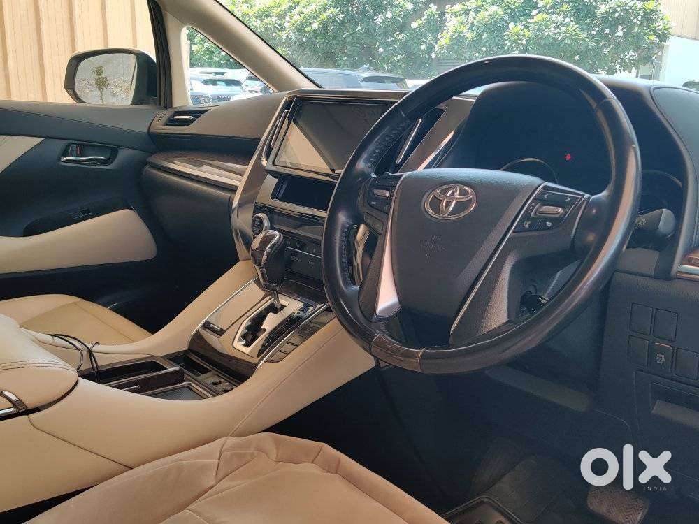 Toyota Vellfire 2.5 Executive Lounge, 2022, Petrol