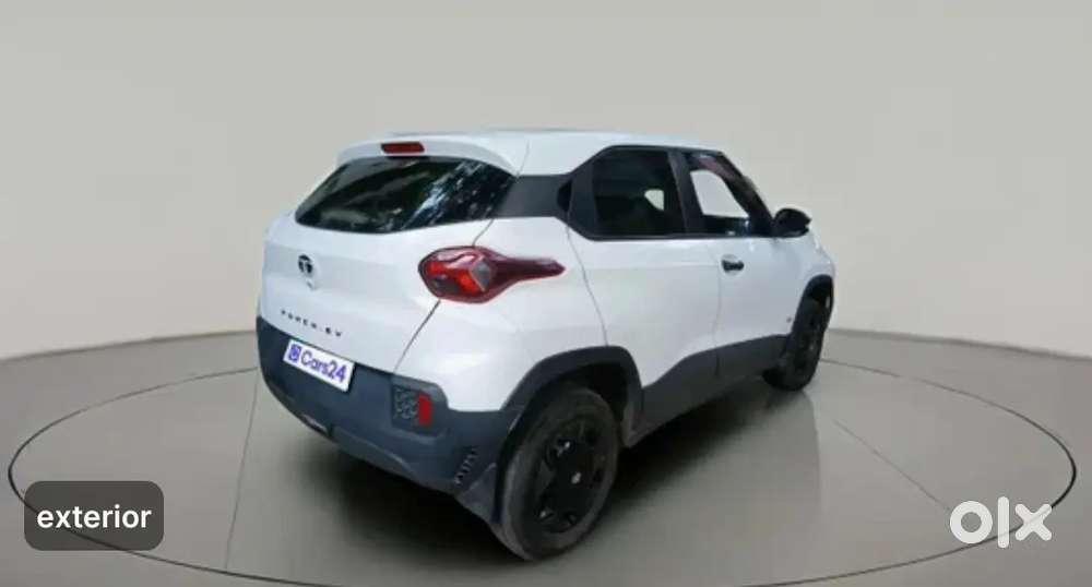 Showroom Cond. - Just 16k Km Driven - Automatic, 6 Airbags