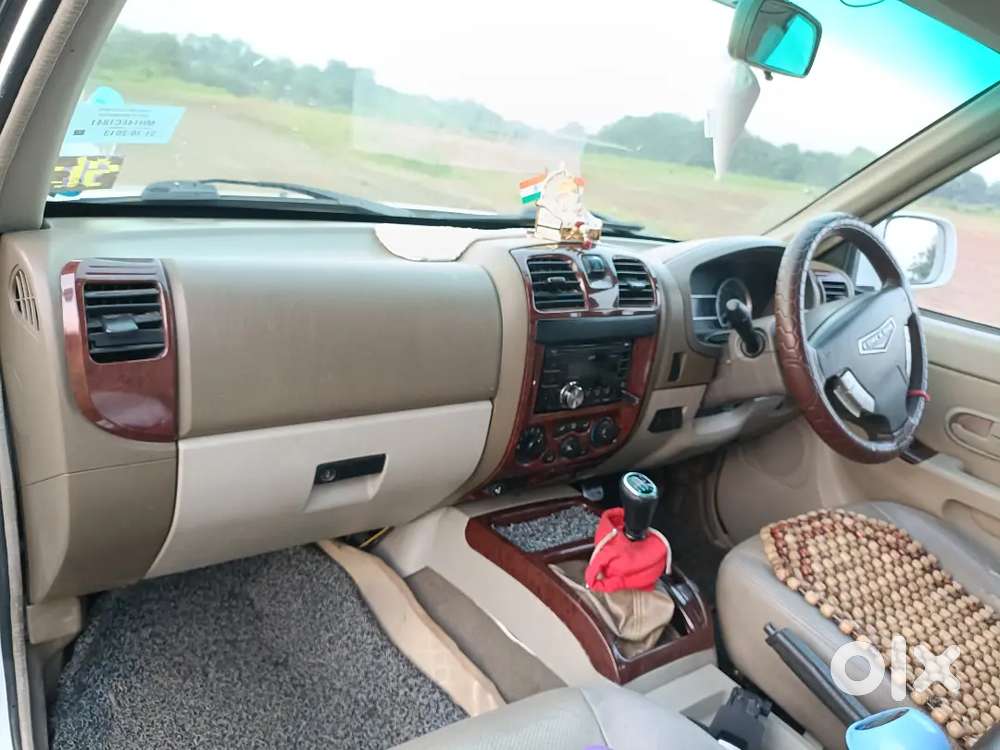 Force One Sx Top Model | 2013 | 7-seater | Diesel | White | ₹4,49,999