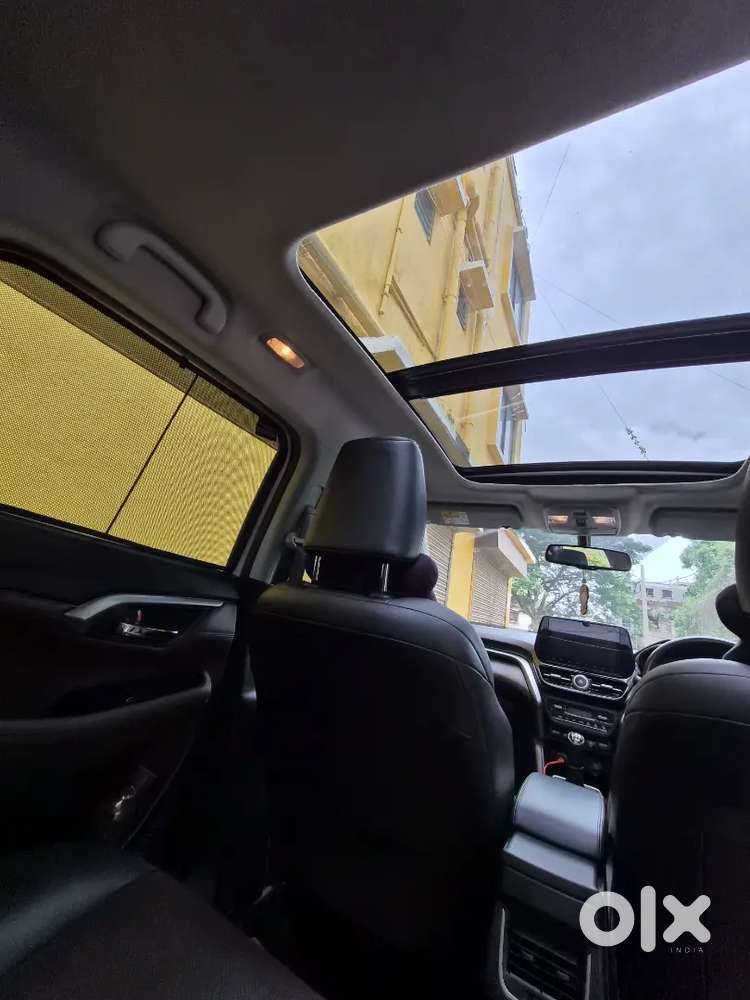 Maruti Suzuki Grand Vitara Top Model 4x4 Drive Mode Alpha Dual Tone