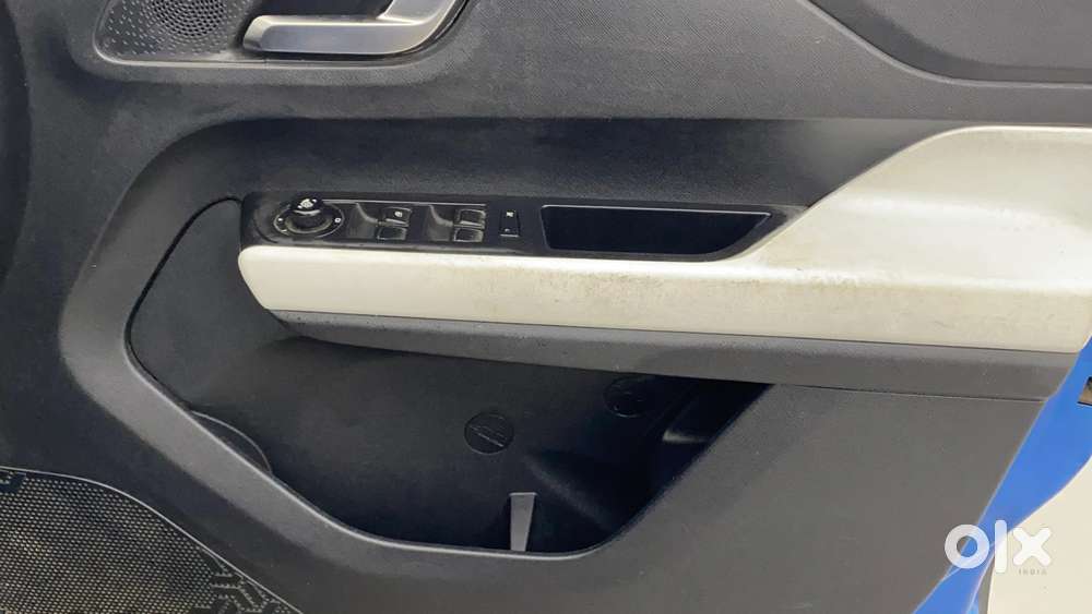 Tata Punch 1.2 Revotron Creative Amt Dual Tone, 2023, Petrol