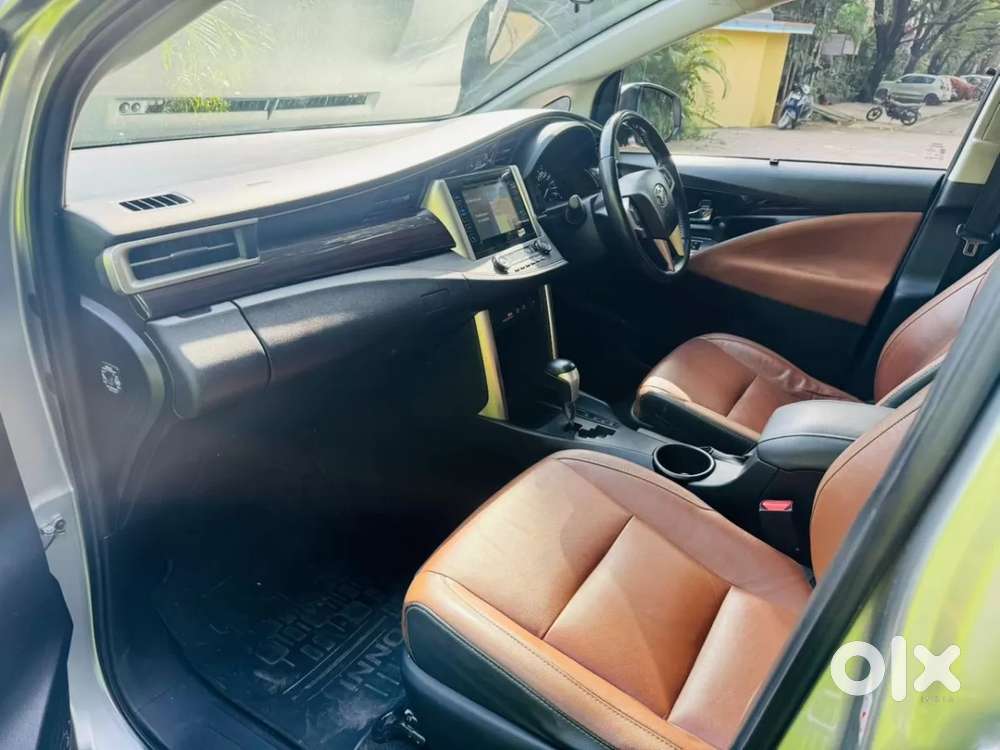 Toyota Innova Crysta 2.8 Zx At 7 Seater, 2016, Diesel