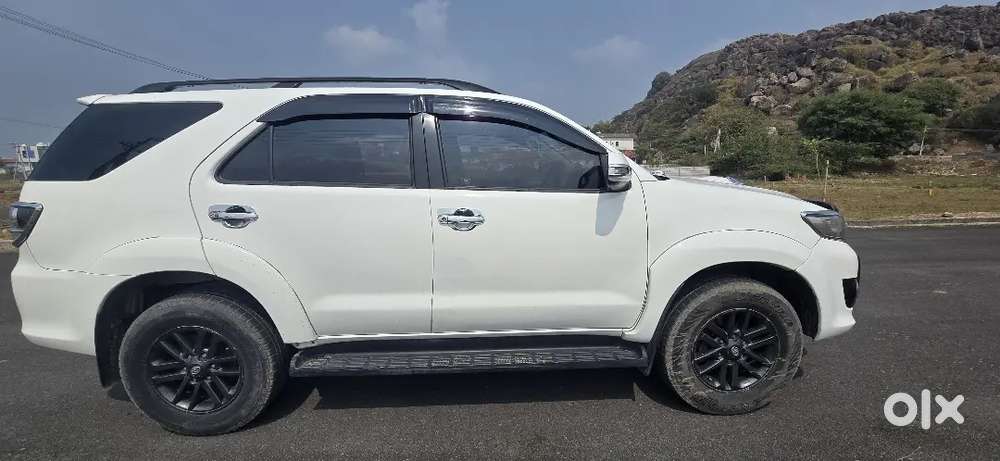 Toyota Fortuner 2015 Diesel 120000 Km Driven