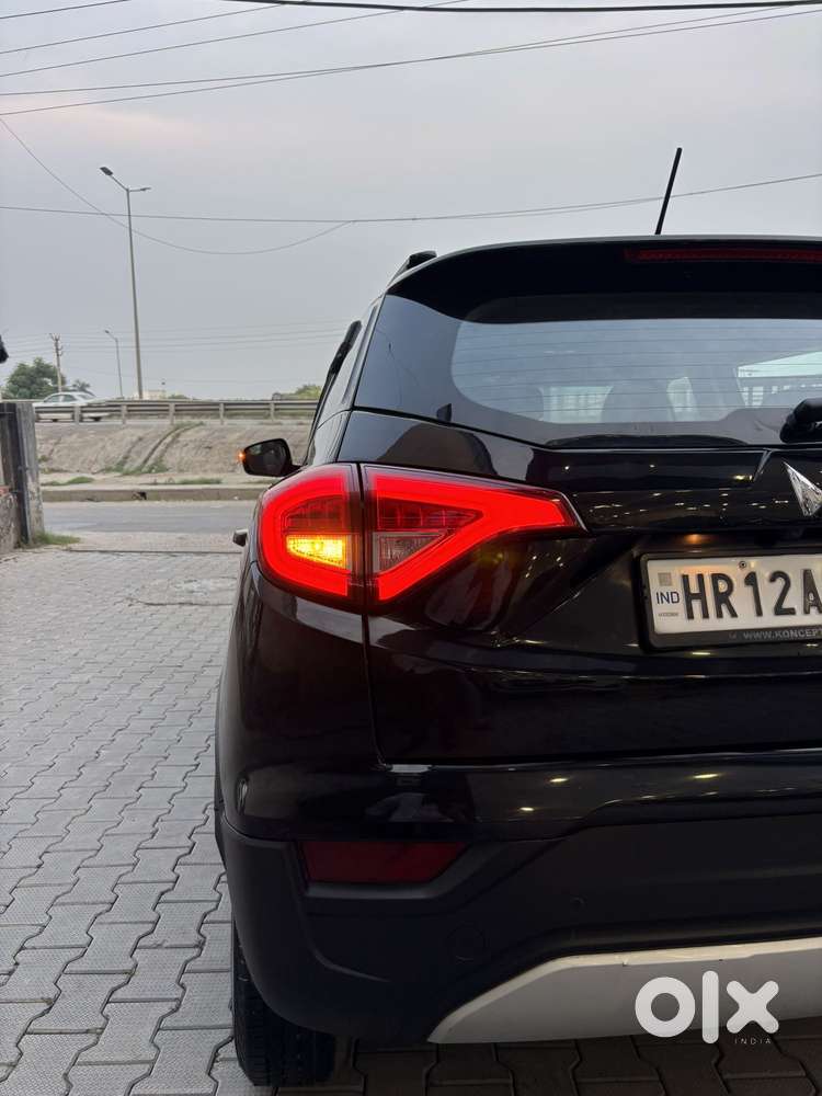 Mahindra Xuv300 W8, 2023, Petrol