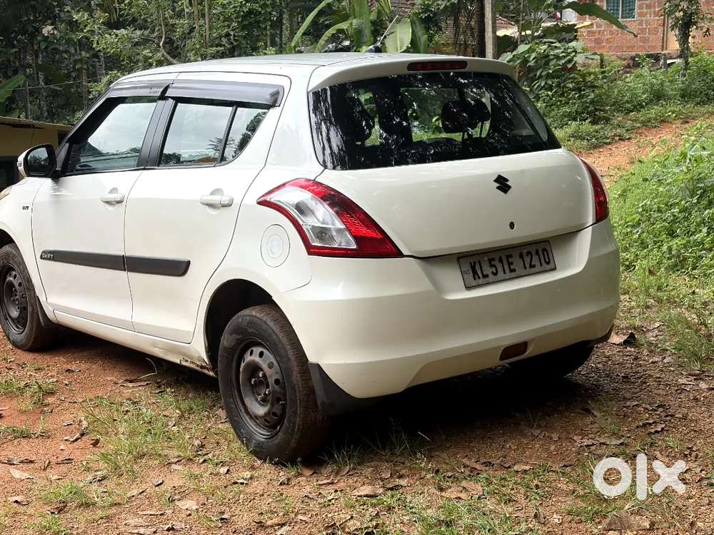 Maruti Suzuki Swift Vxi Petrol 2013