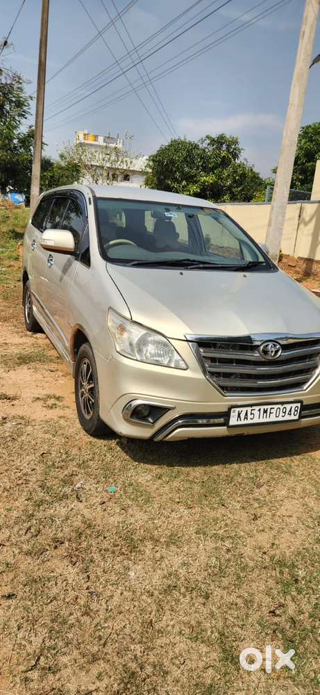 Toyota Innova 2.0 V 2014