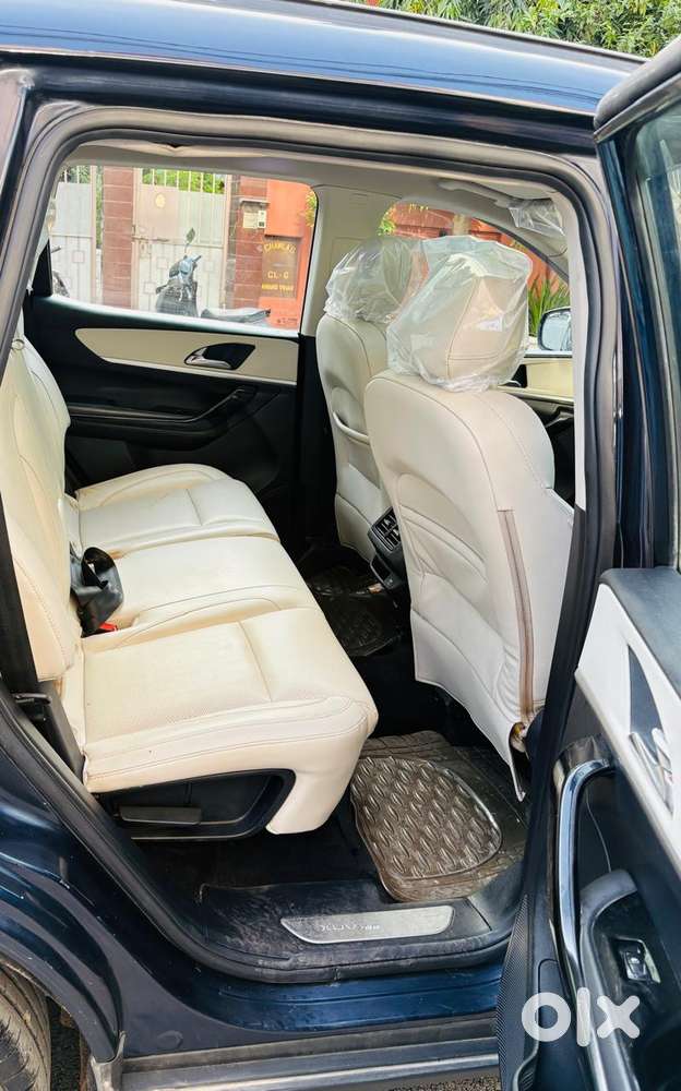 Mahindra Xuv700 2.0 Ax 7 Petrol At Str, 2022, Petrol