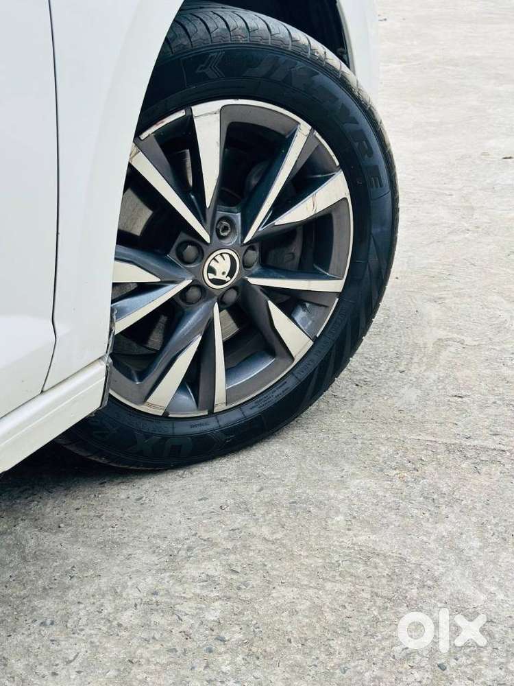 Skoda Slavia 1.5 Tsi Style At, 2023, Petrol