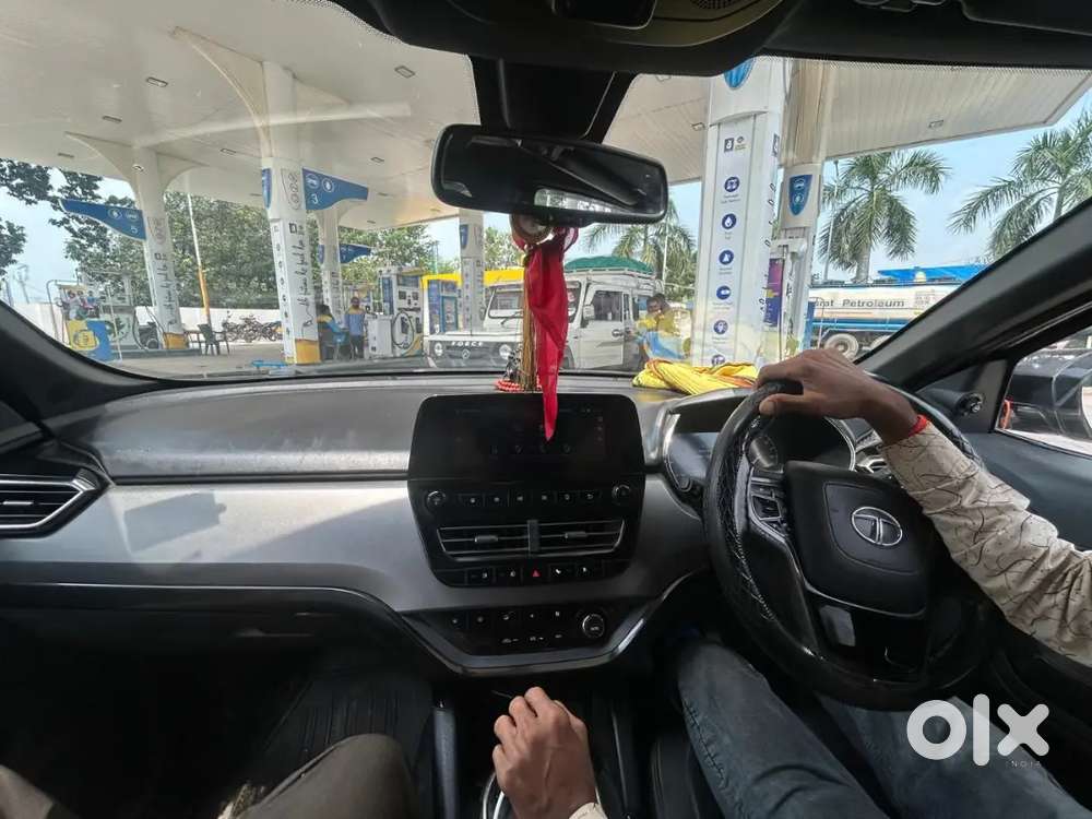Tata Harrier Diesel  With Sunroof 2.0 2022 Jet Black Color 2nd Owner
