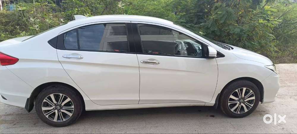 Immaculate Honda City V (december 2022) For Sale