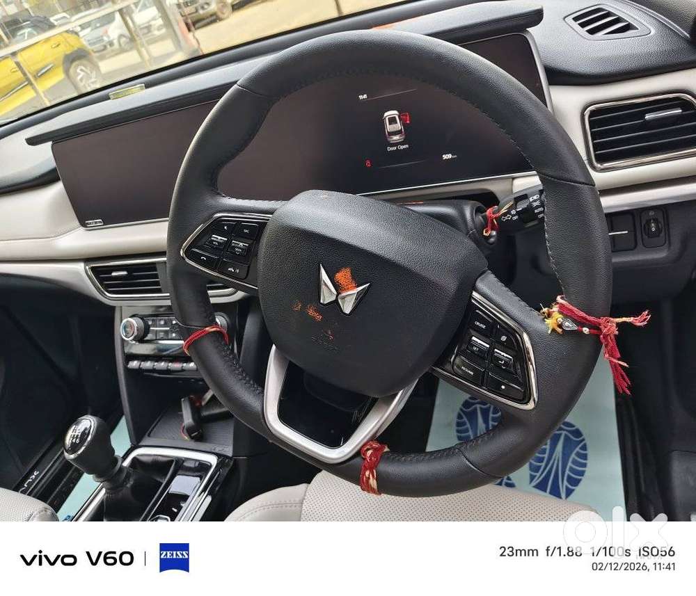 Mahindra Xuv700 2.2 Ax 7 Diesel Mt Luxury Pack Str, 2025, Diesel