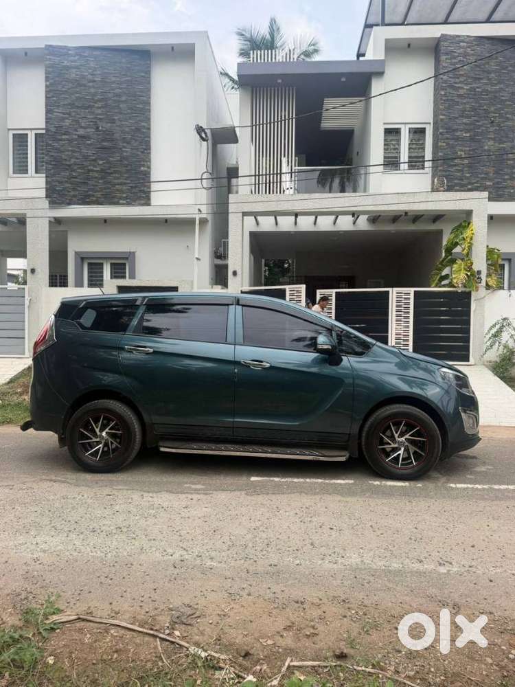 Mahindra Marazzo M4, 2019, Diesel