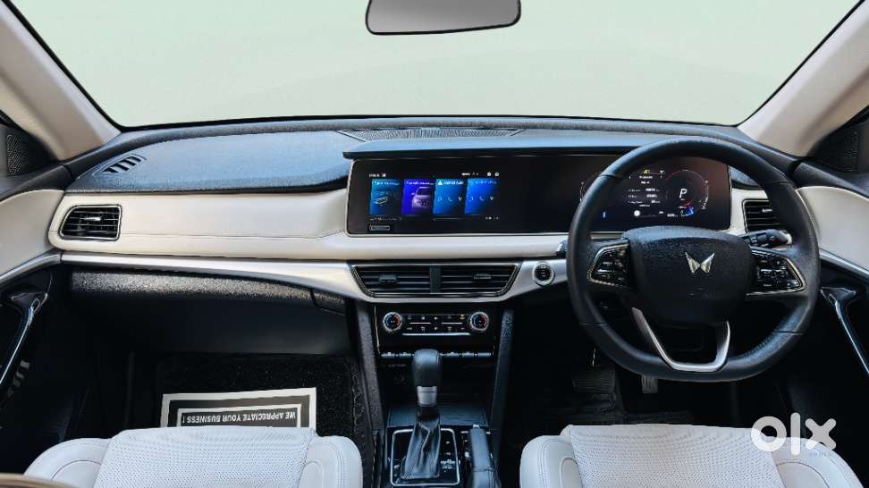 Mahindra Xuv700 2.0 Ax 7 Petrol At Str, 2024, Petrol