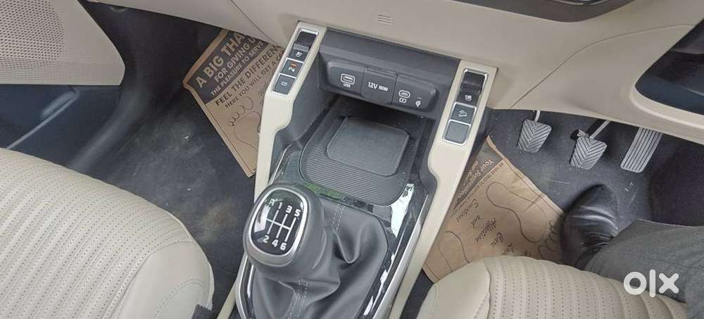 Kia Carens Clavis, 2025, Petrol